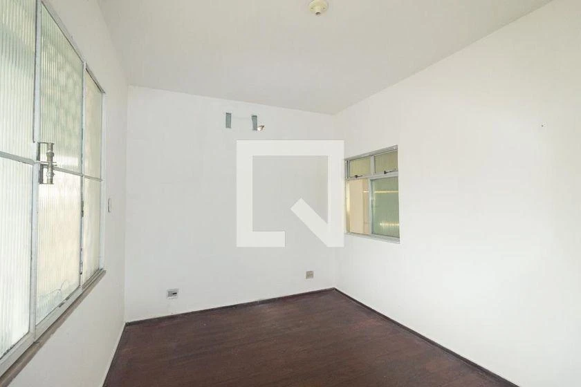 House, 500 m², with wood or laminate floors — photo 32