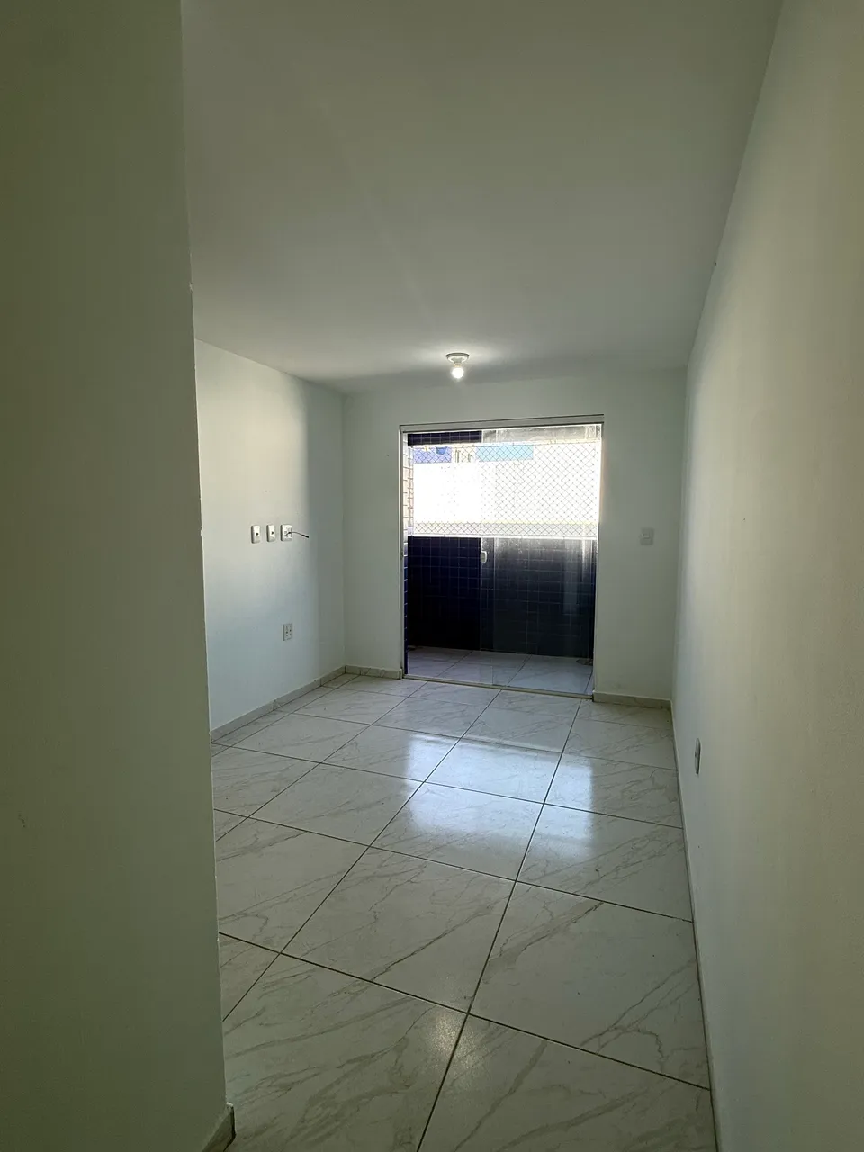 Unfurnished apartment with 2 bedrooms and 2 bathrooms — photo 12
