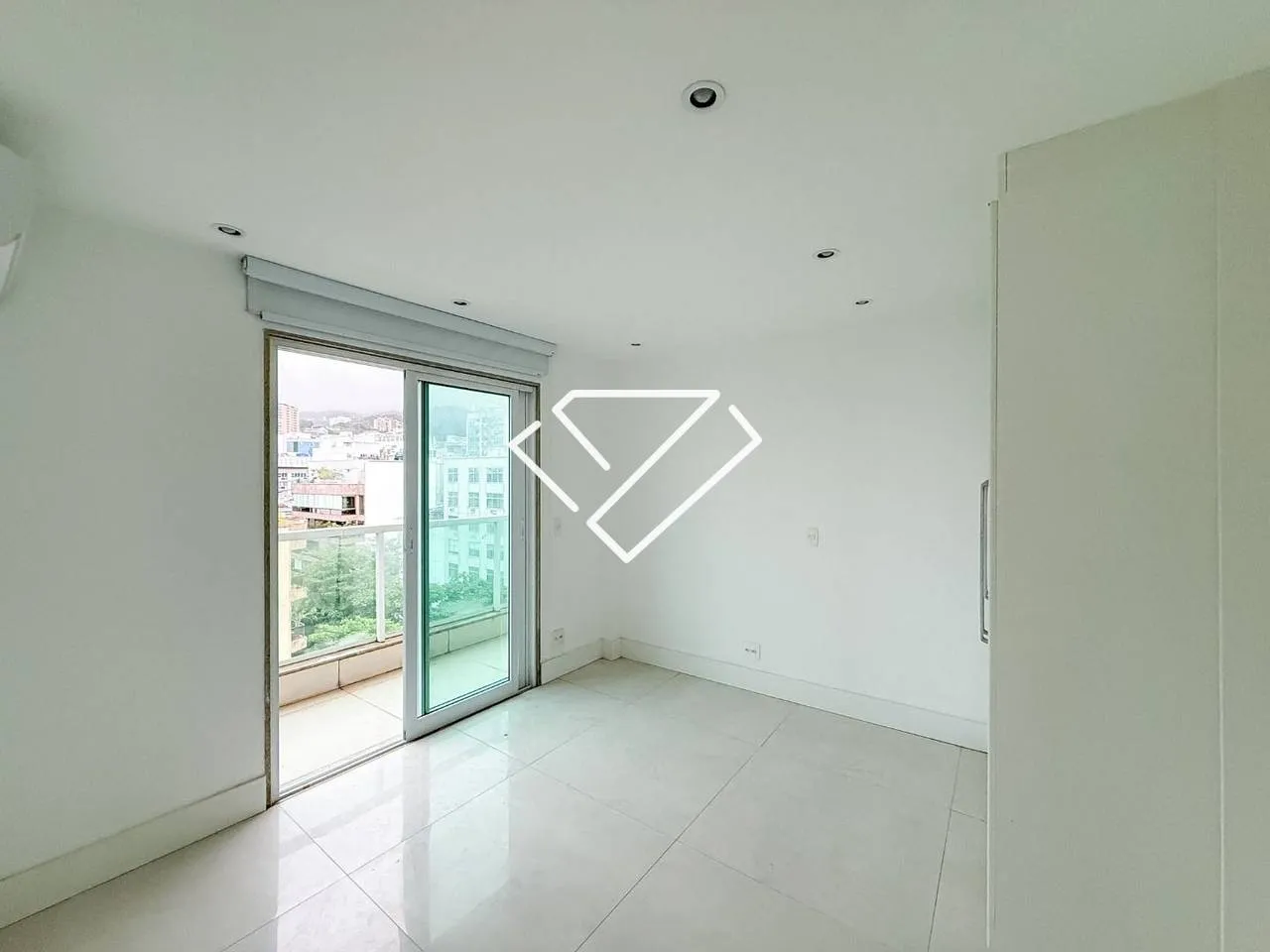 Water view in a 3-bedroom apartment, 660 m² — photo 26