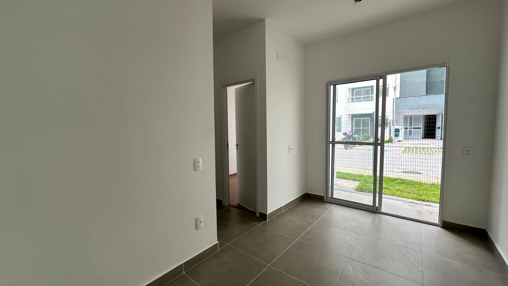 2-bedroom apartment with separate kitchen and pets allowed — photo 26