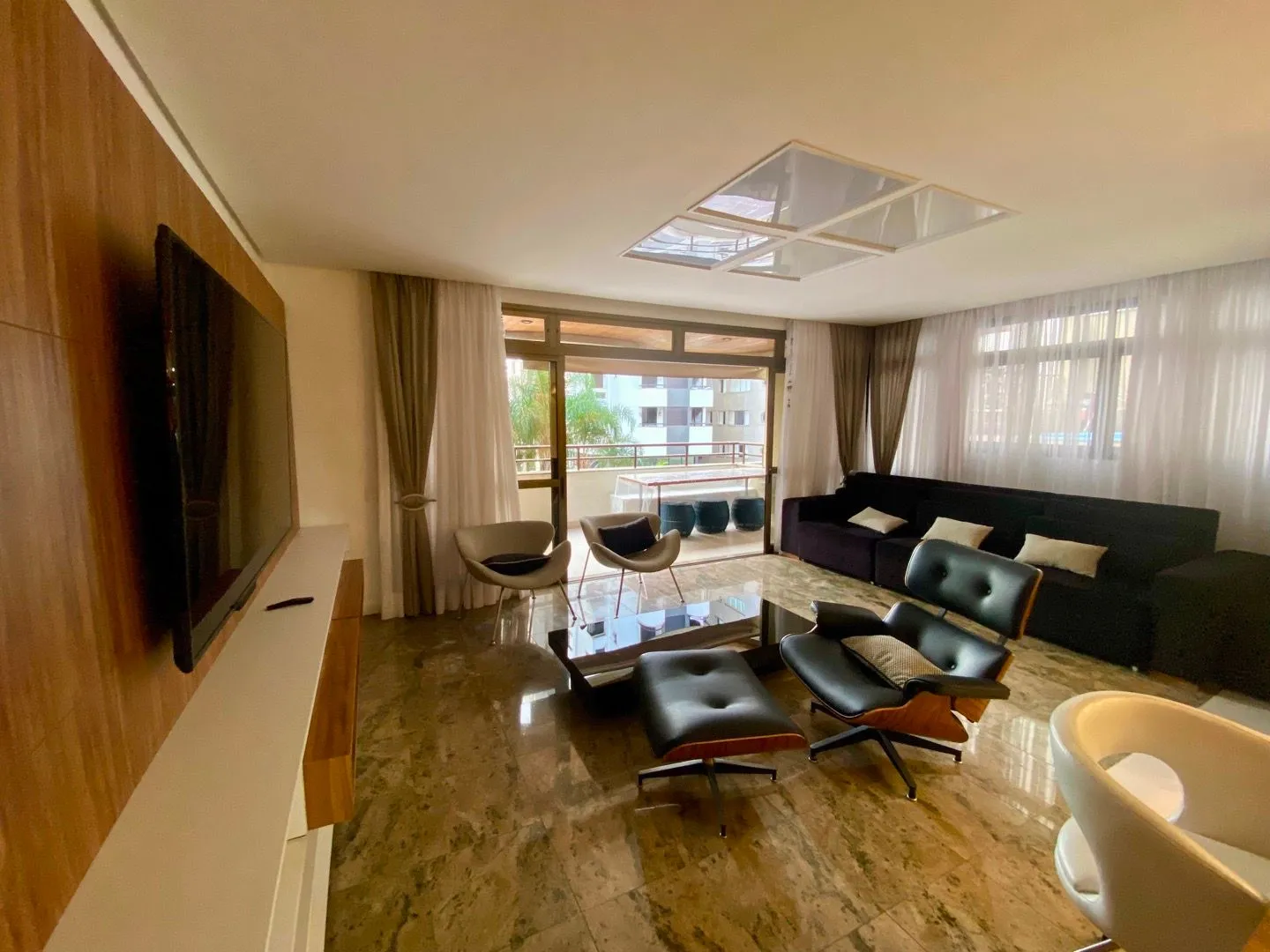 Балкон з грилем та 3 спальні: квартира 397 м² — photo 21