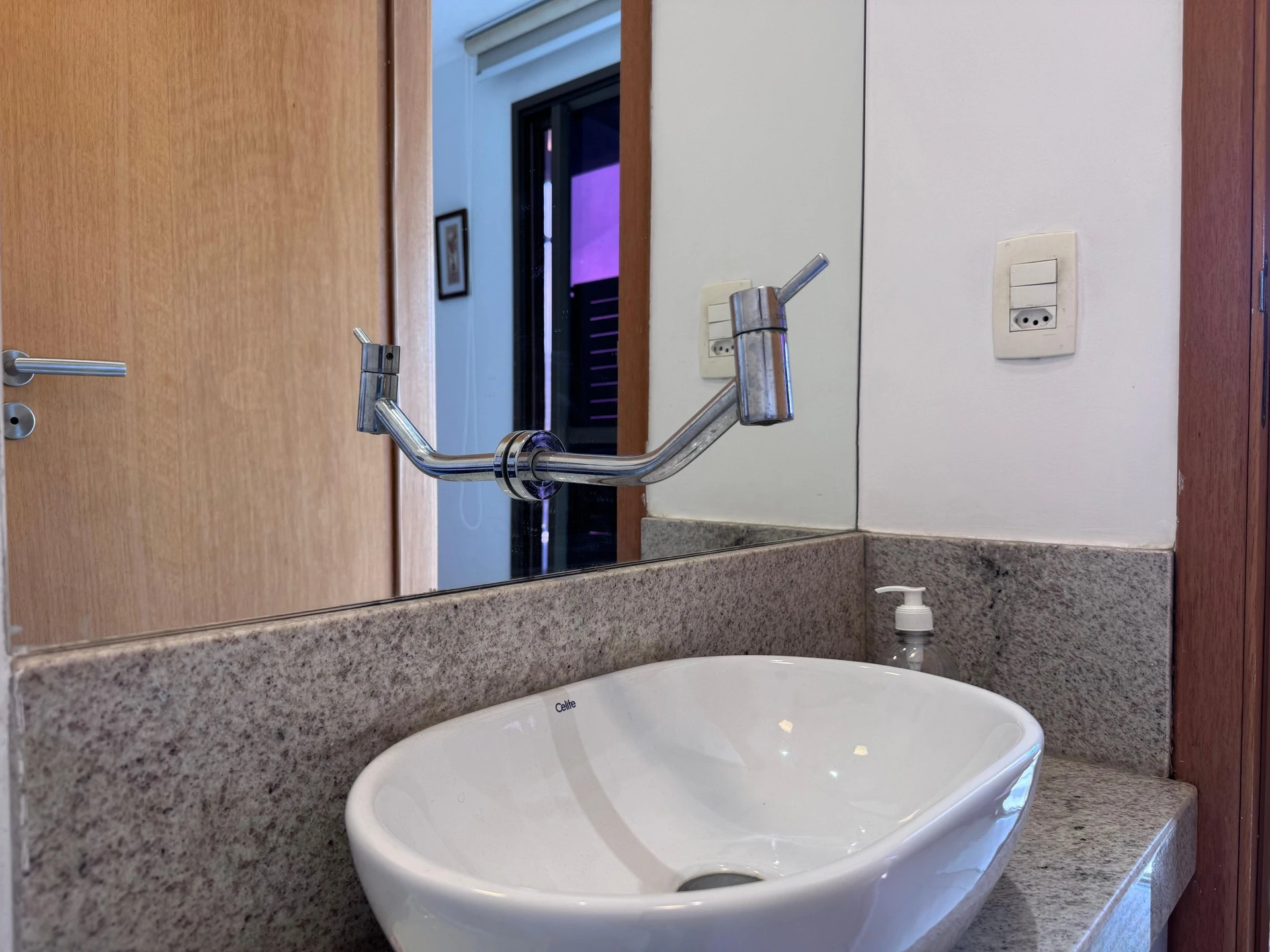 4-bedroom apartment with a glass-enclosed balcony — photo 72