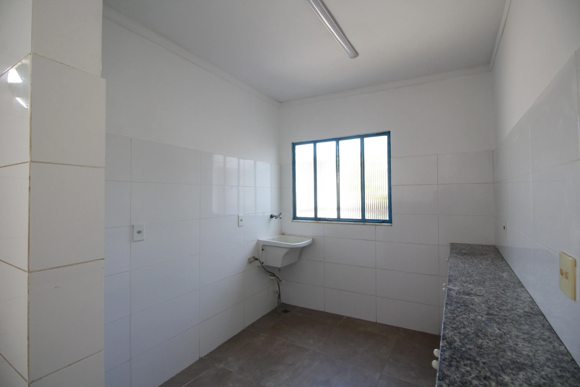 House with 4 bedrooms, 2 bathrooms and private garden — photo 19