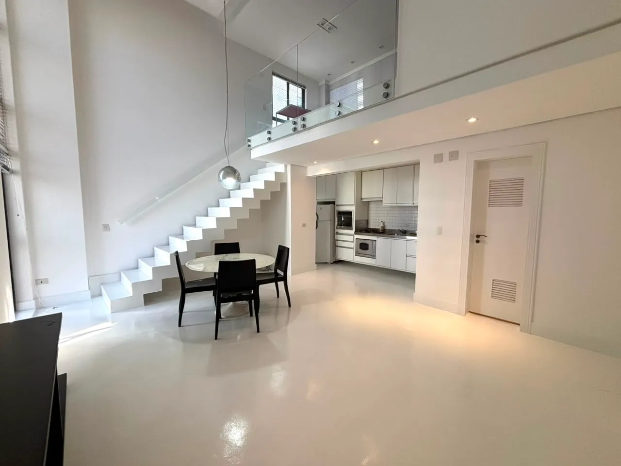 90 m² loft with 1 parking spot and suite — photo 3