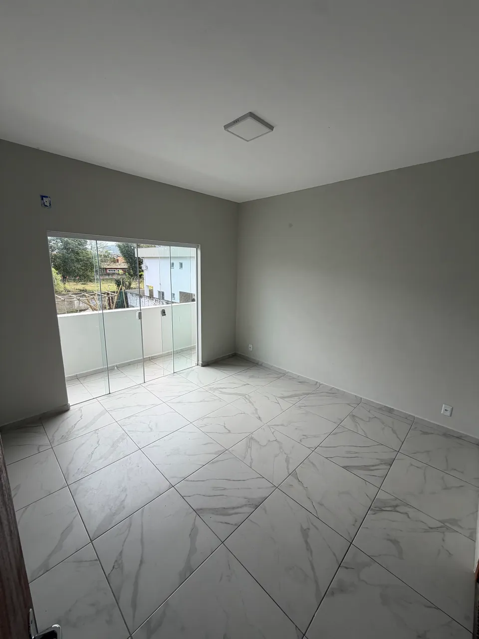 Two-suite townhouse with 1 more bedroom and closed kitchen