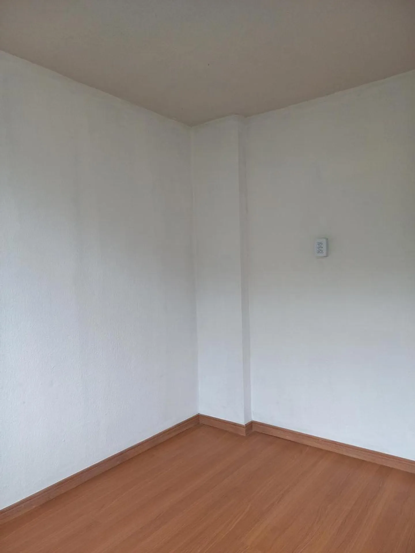 2-bedroom apartment with enclosed kitchen and 1 parking spot — photo 32