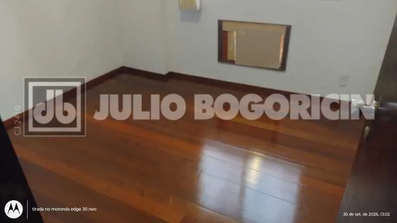 Apartment on the 2nd floor with wood or laminate floors — photo 4