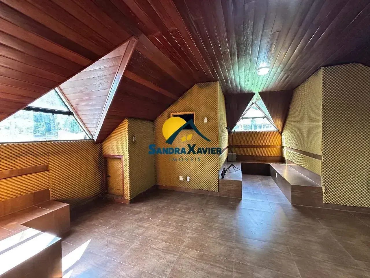 Casa com 4 quartos e 5 banheiros, varanda com churrasqueira — photo 25