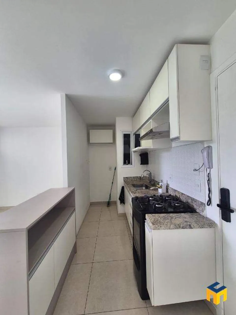 Unfurnished 1-bedroom apartment with parking space — photo 2