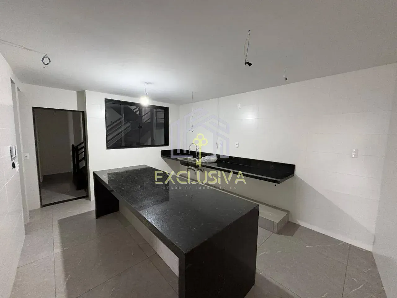Triplex house with 5 bedrooms and 5 bathrooms — photo 2