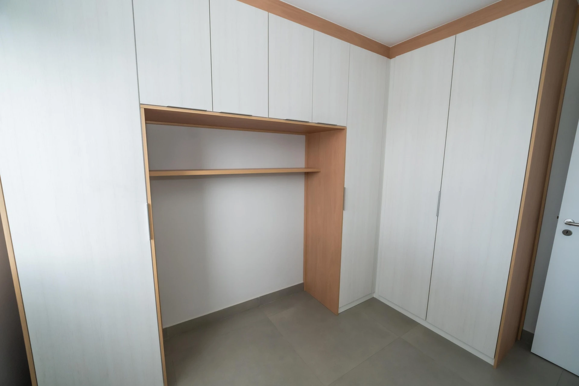 2-bedroom apartment in a building with a gym — photo 22