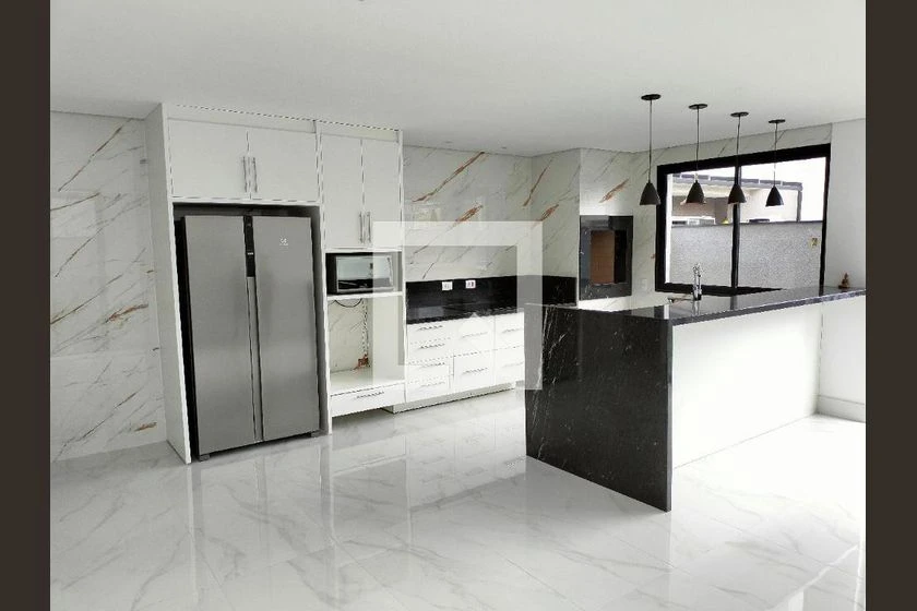 Unfurnished house with 3 en-suite bedrooms and BBQ