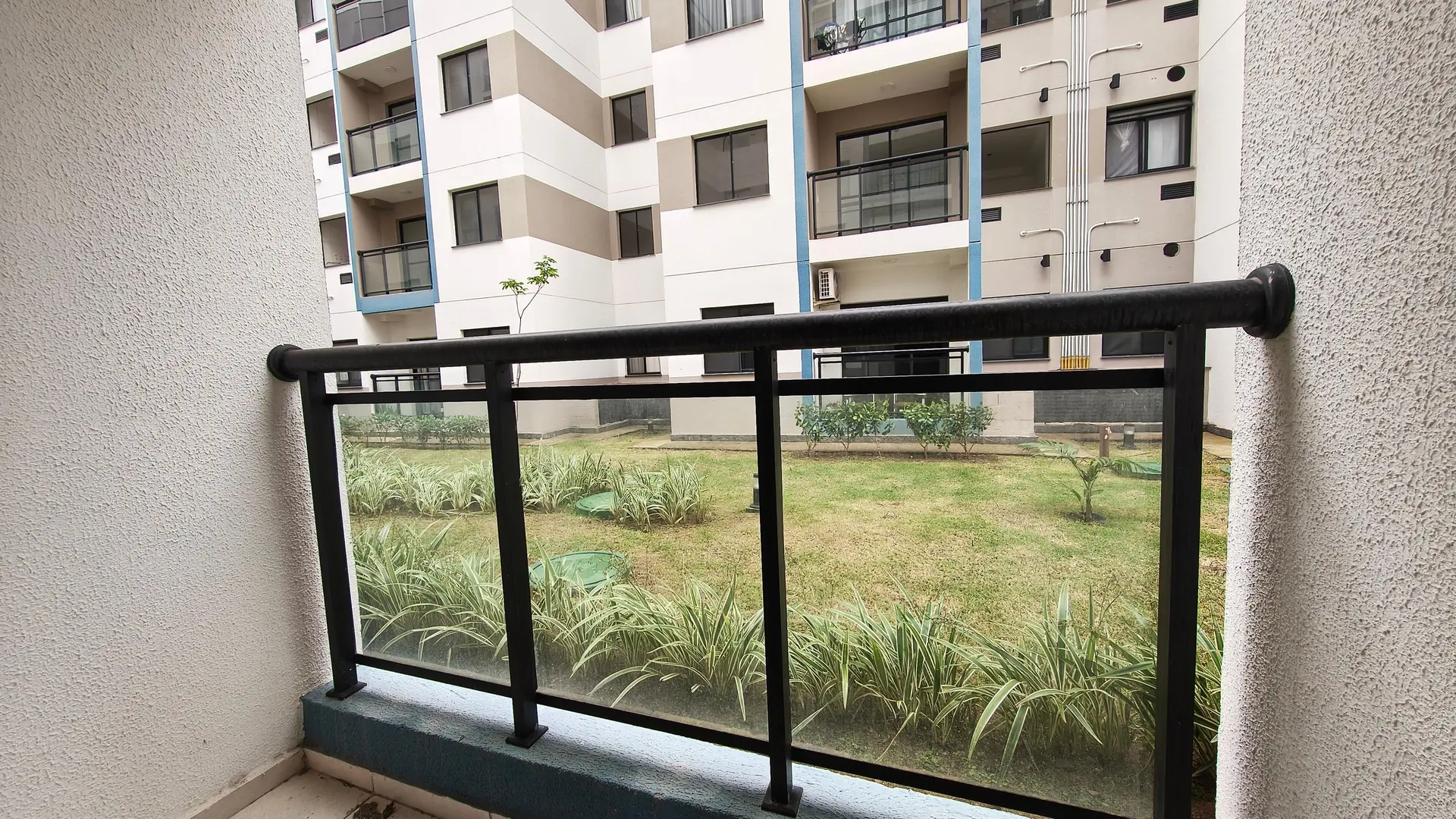 2-bedroom apartment in a building with a gym — photo 3