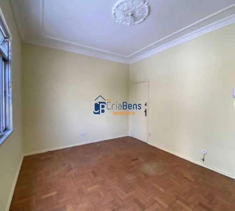 Wood or laminate floors in a 2-bedroom apartment, 60 m² — photo 5