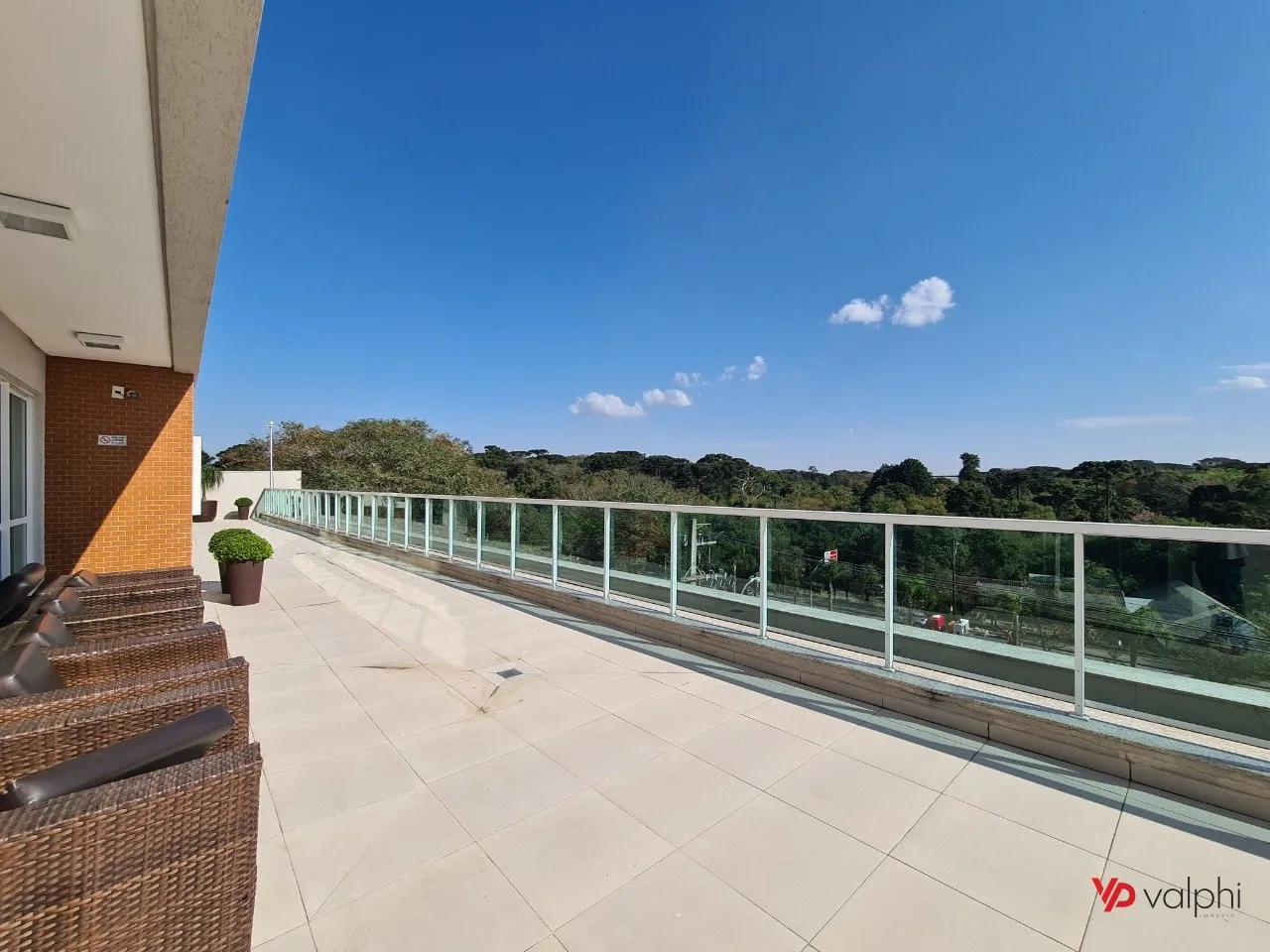 Furnished 2-bedroom apartment with enclosed balcony — photo 61