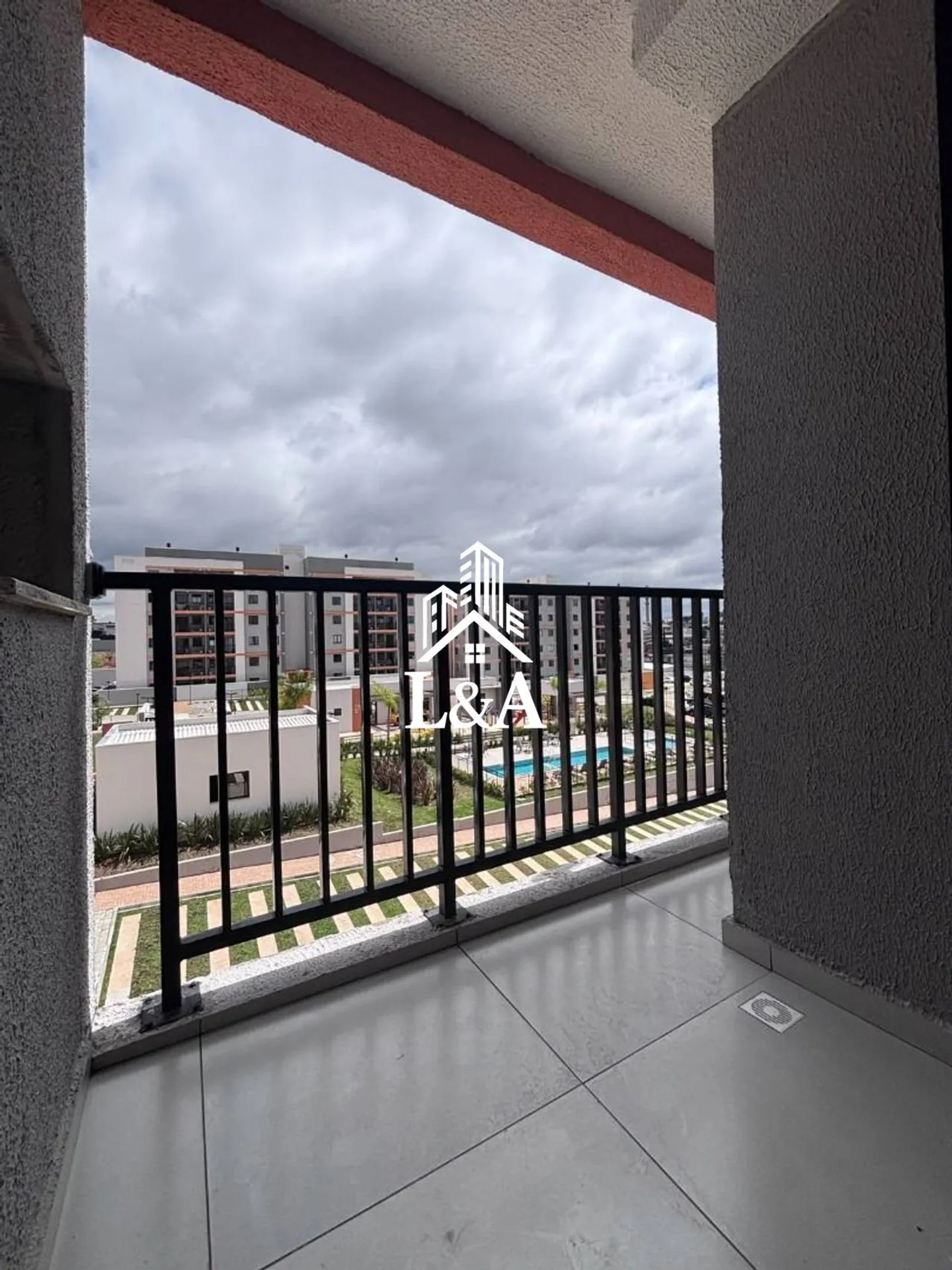 3-bedroom apartment in a building with a pool — photo 12