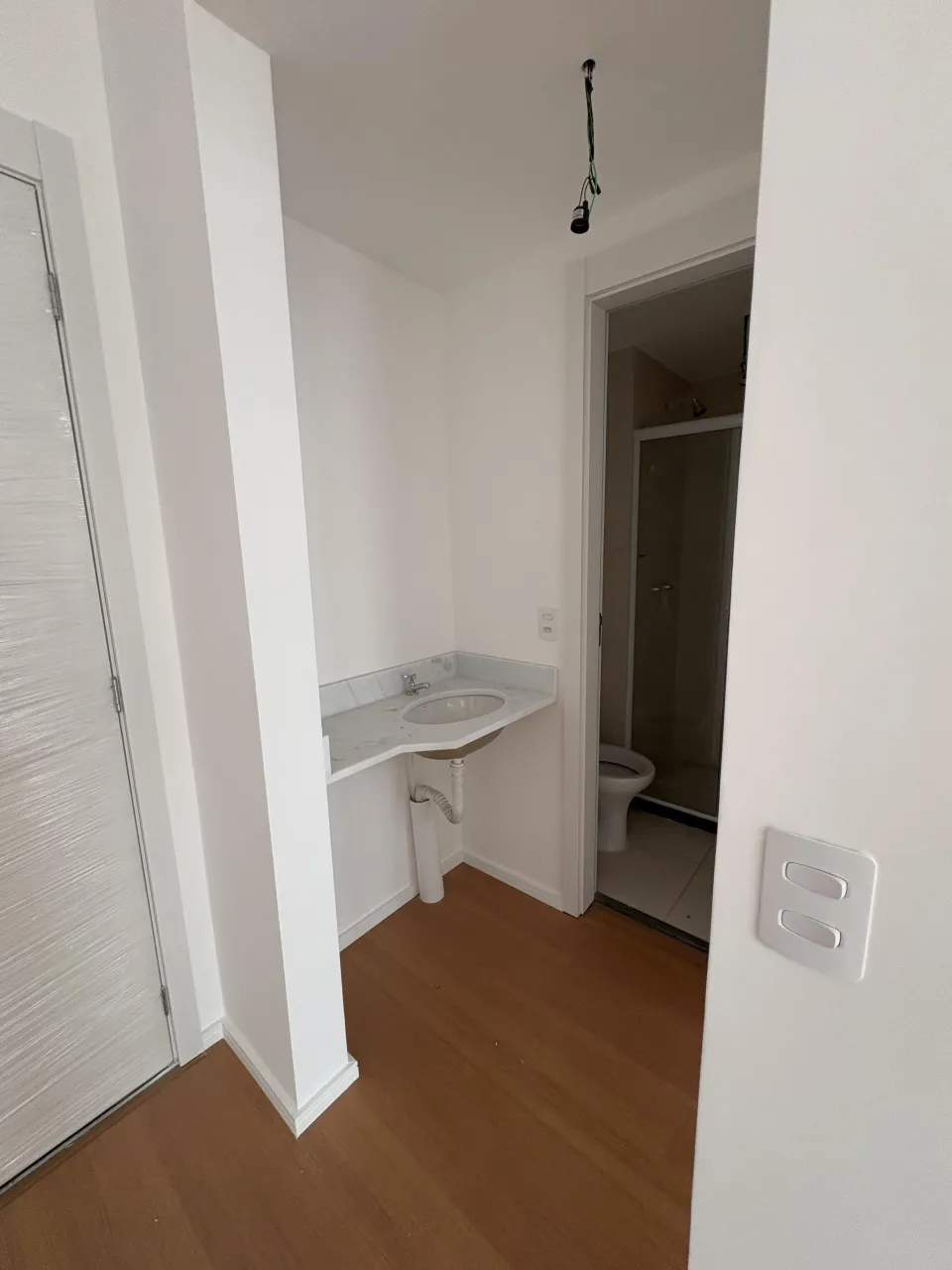 Unfurnished 1-bedroom apartment with 1 bathroom and parking — photo 2