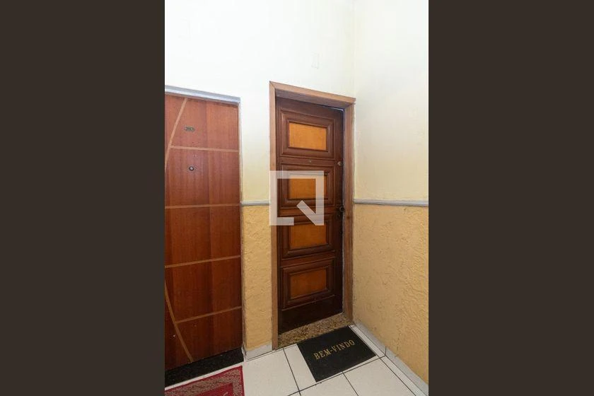 2-bedroom 47 m² apartment with a glass shower box