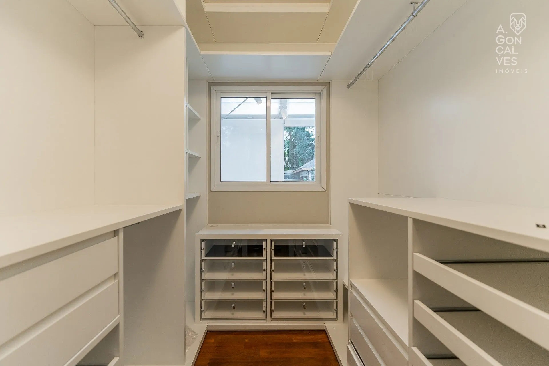 House with 4 bedrooms and 5 bathrooms, 5 parking spots — photo 43
