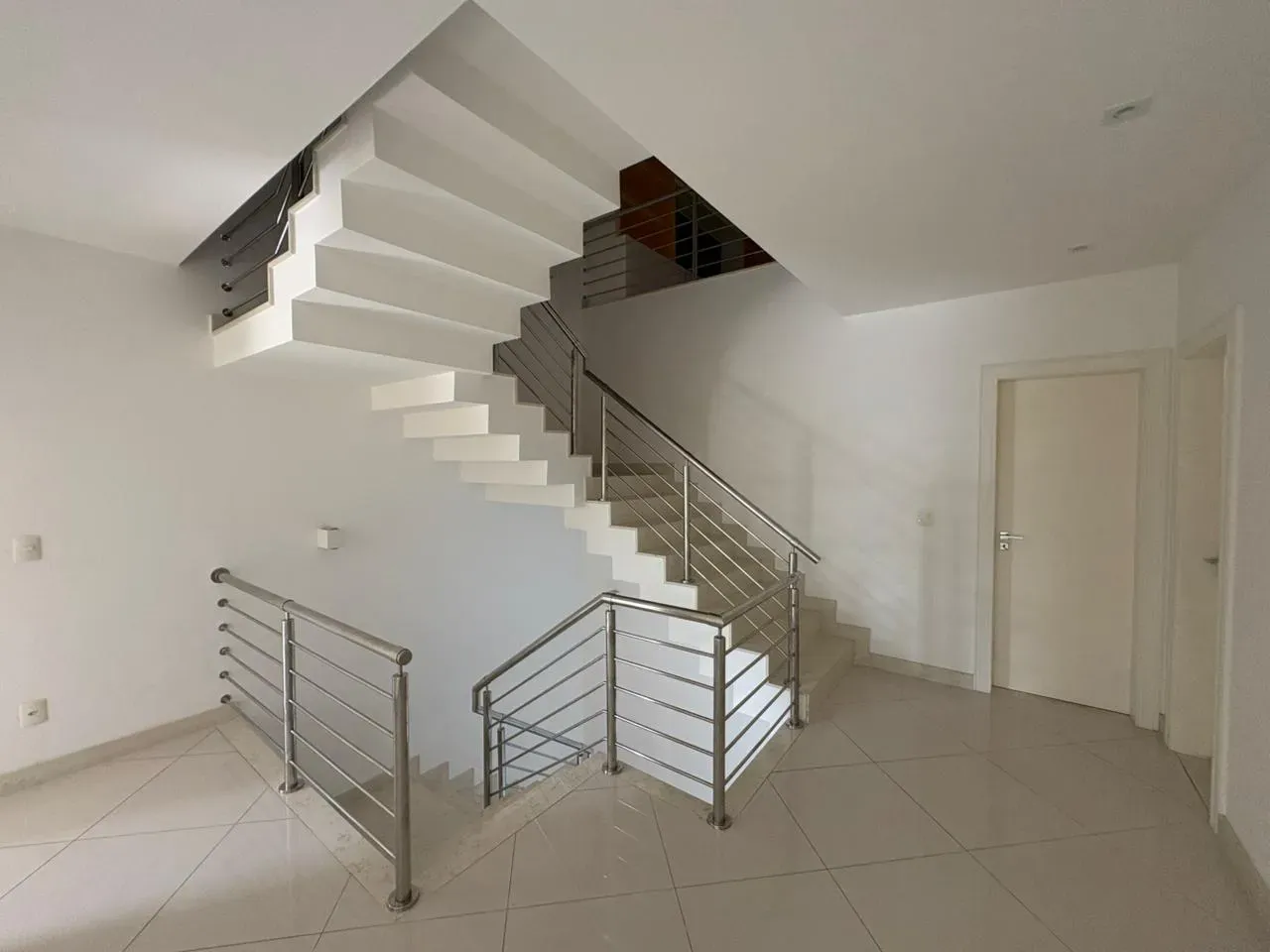 Furnished 6-suite house with 640 m² and 4 parking — photo 52