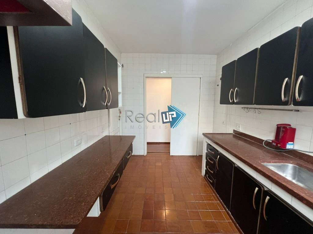 2-bedroom apartment with a glazed balcony — photo 23