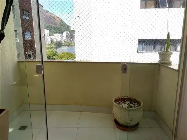 Furnished 1-bedroom apartment with an outdoor pool — photo 16