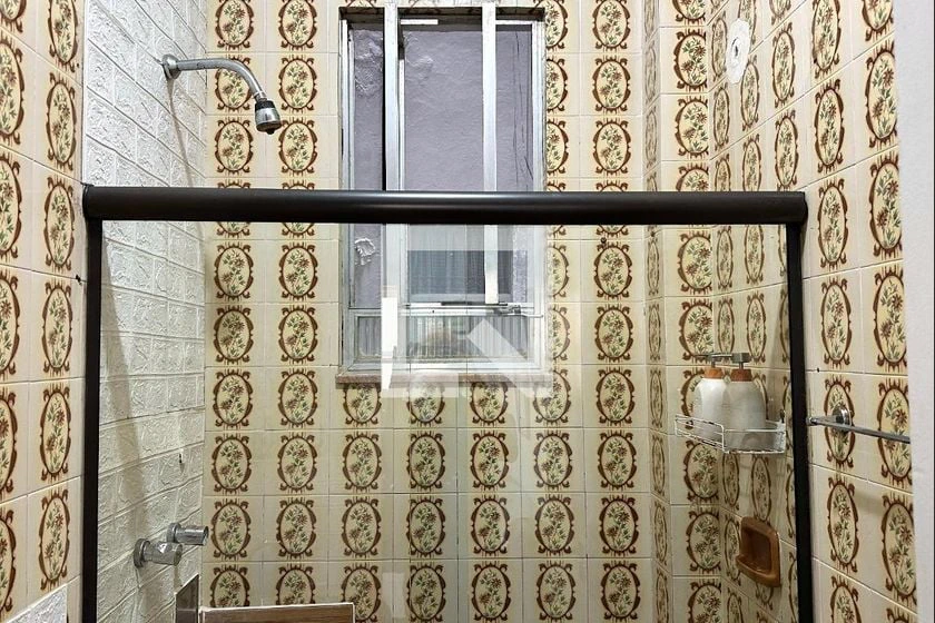 Apartamento de 2 quartos com piso de madeira ou laminado — photo 25