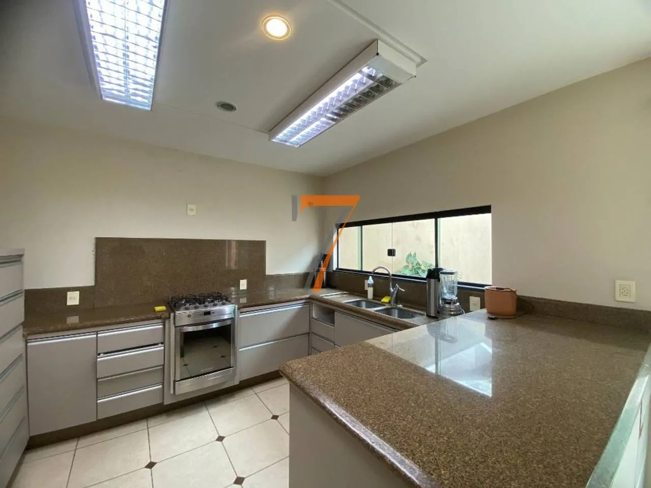 3-bedroom house with a water view in Florianópolis — photo 10