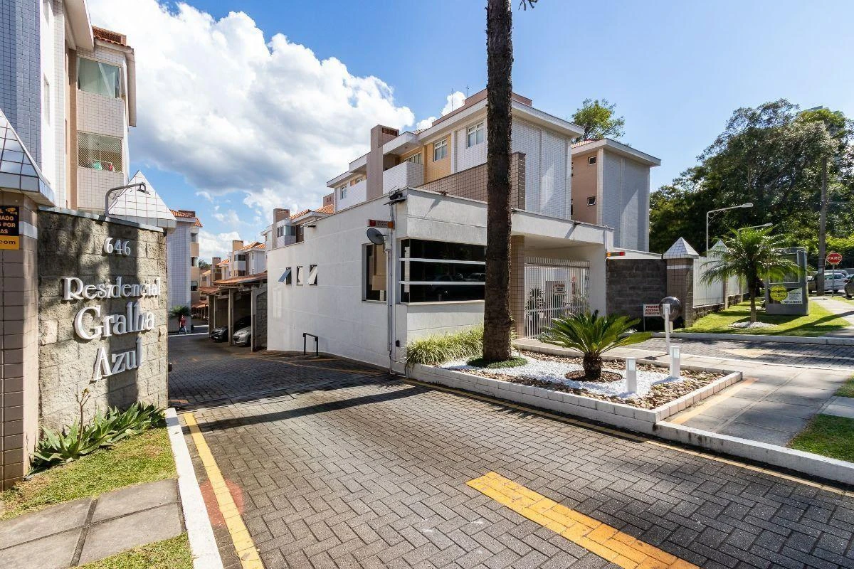 3-bedroom apartment with a bathtub in Curitiba — photo 44
