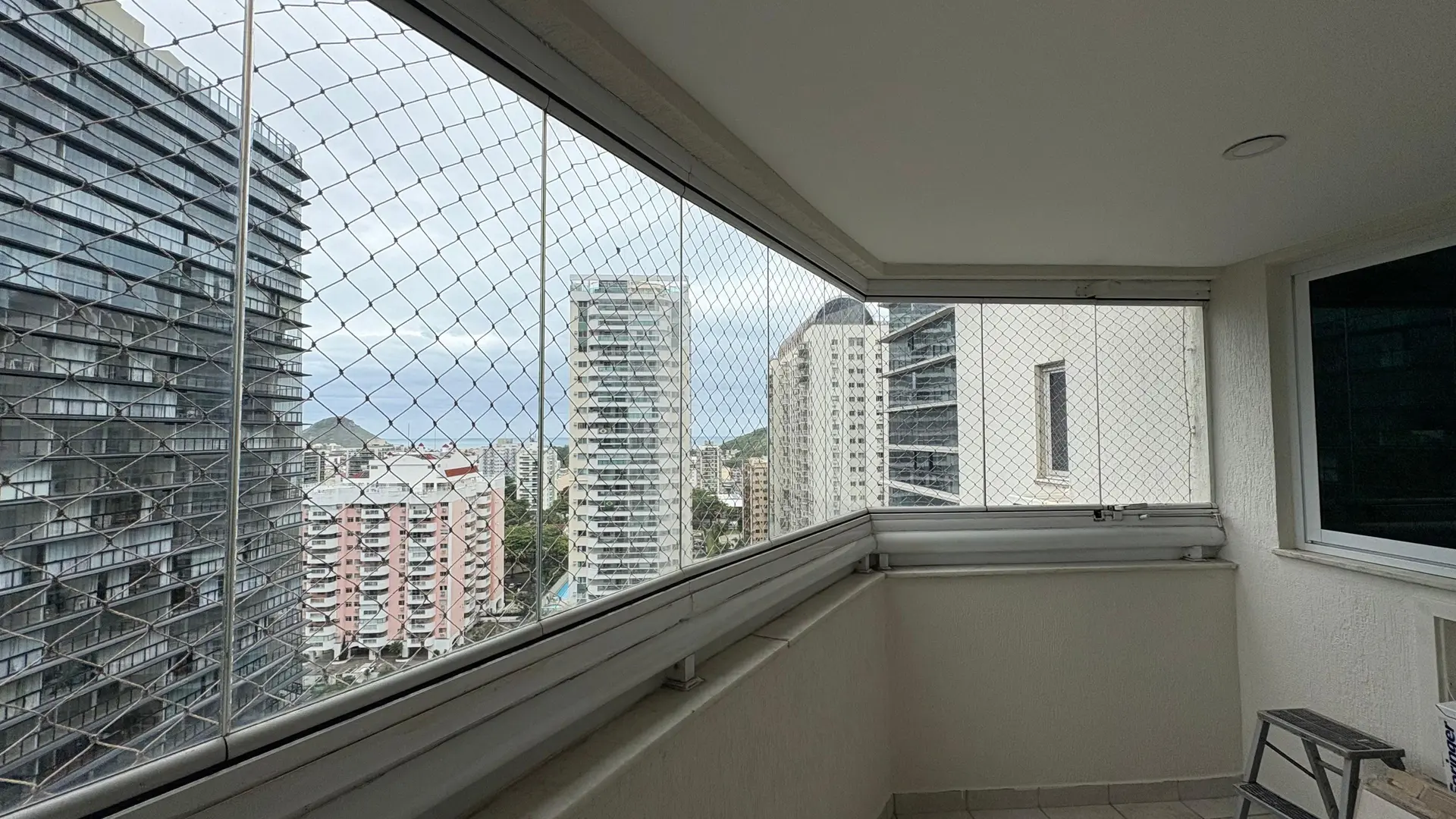 Floor-to-ceiling windows in a 3-bedroom apartment, 105 m² — photo 11