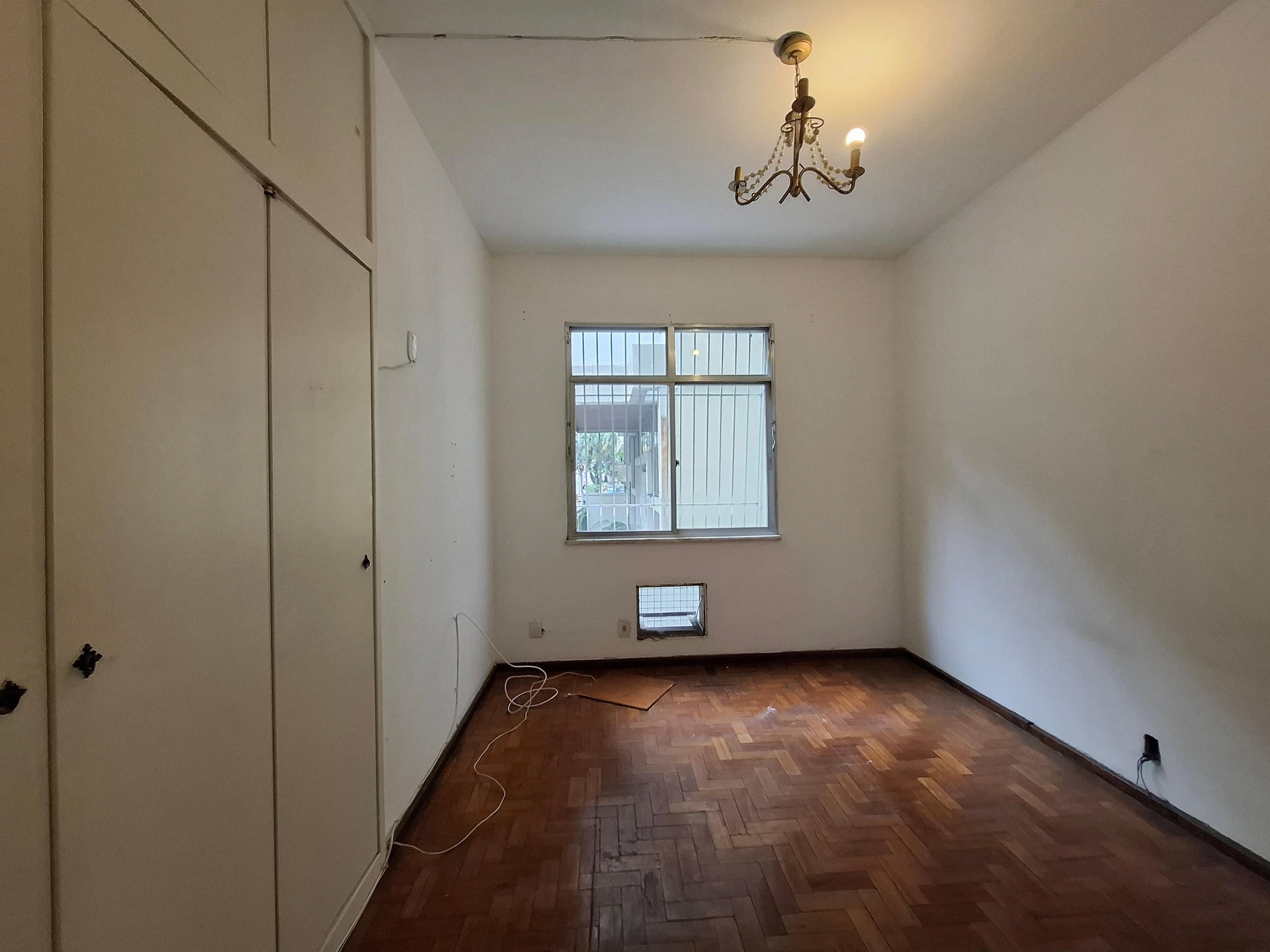 Unfurnished 3-bedroom apartment with 3 bathrooms — photo 17