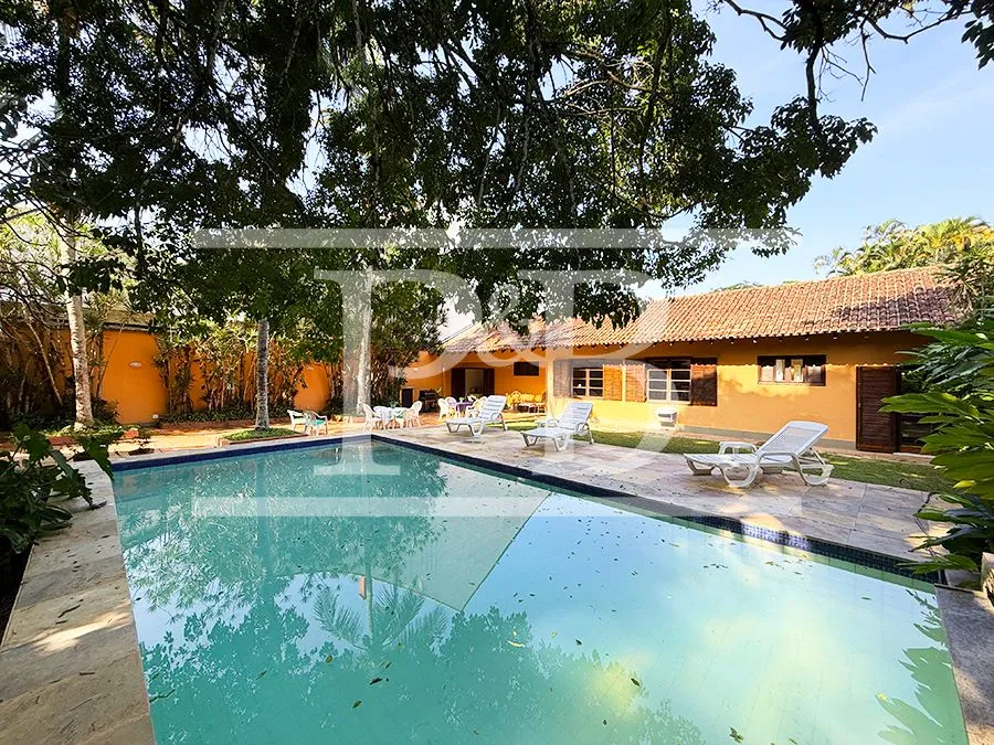 Casa com 4 dormitórios e varanda com churrasqueira — photo 3