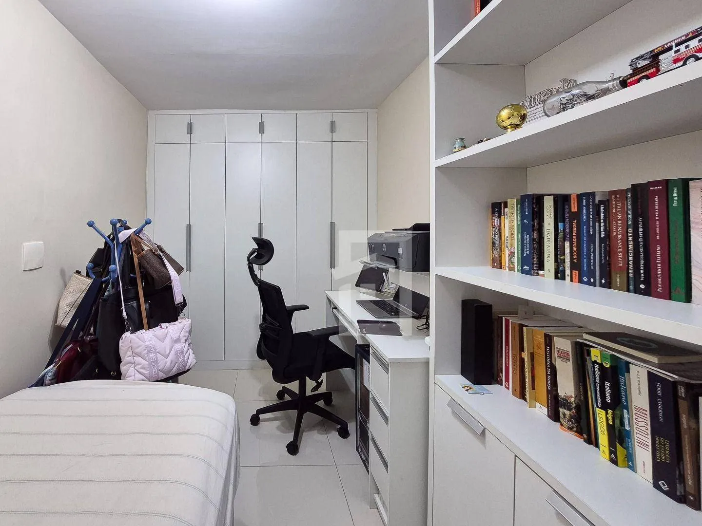 Furnished 235 m² apartment with 4 bedrooms — photo 13