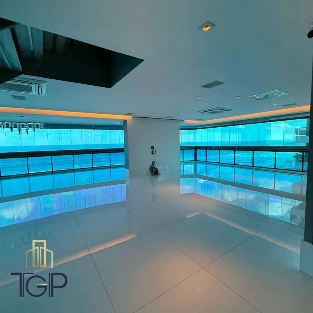 779 m² apartment with water view and 5 parking — photo 4