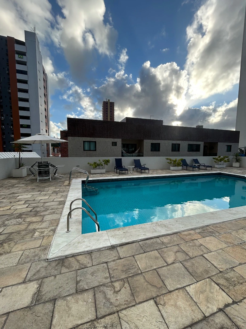 Квартира 70 м² із заскленим балконом та робочим місцем — photo 18