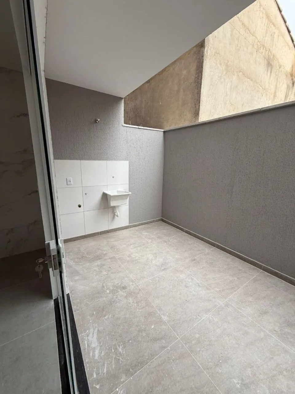 Casa com cozinha americana e varanda, 2 quartos — photo 3