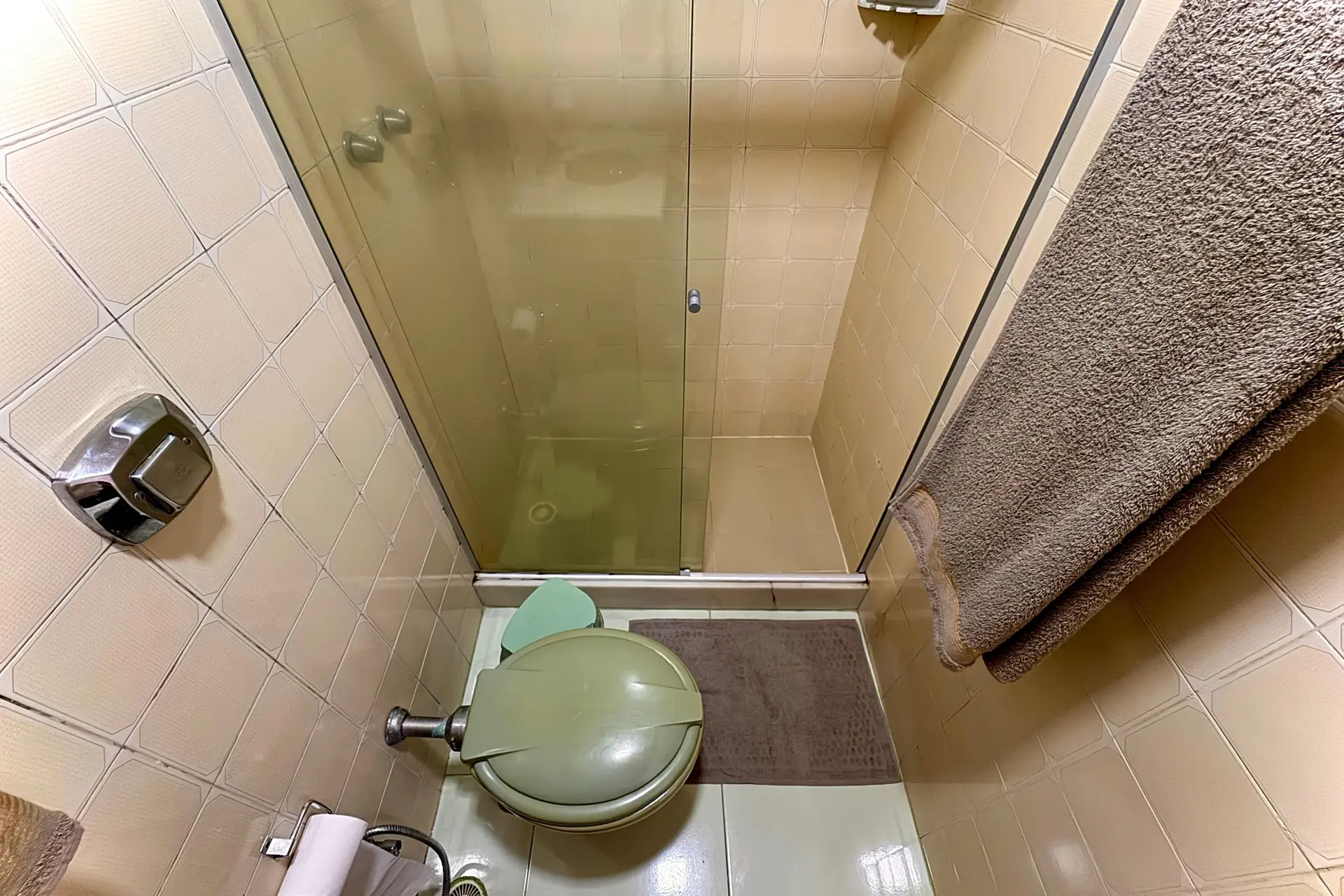 Furnished apartment, 96 m², with a glass-enclosed balcony — photo 34
