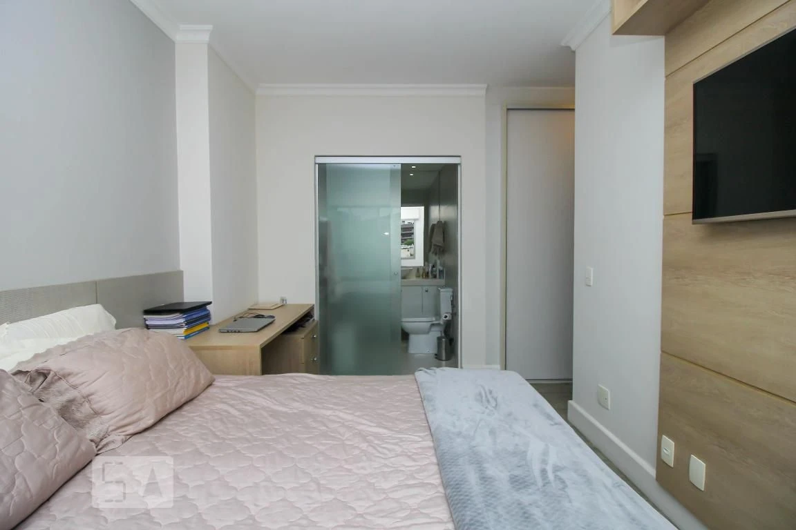 3-bedroom apartment with a glass-enclosed balcony — photo 14