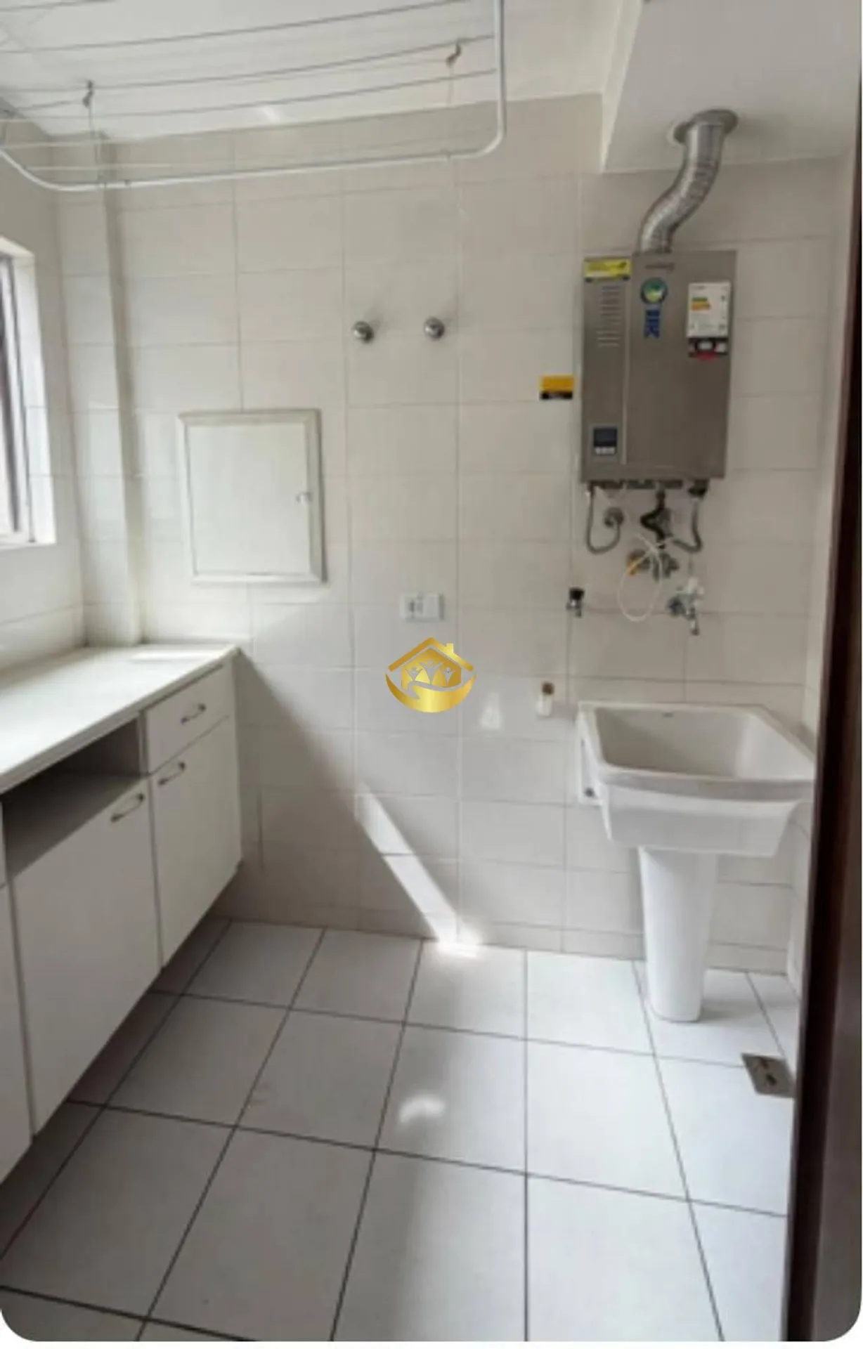 86 m² apartment with a bathtub and a grill on the balcony — photo 35