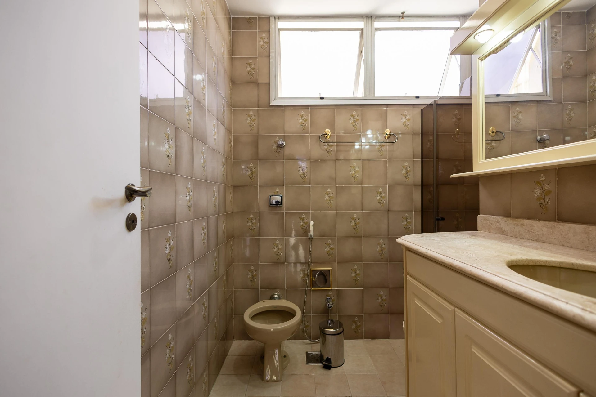 77 m² apartment with a home office and a mountain view — photo 29