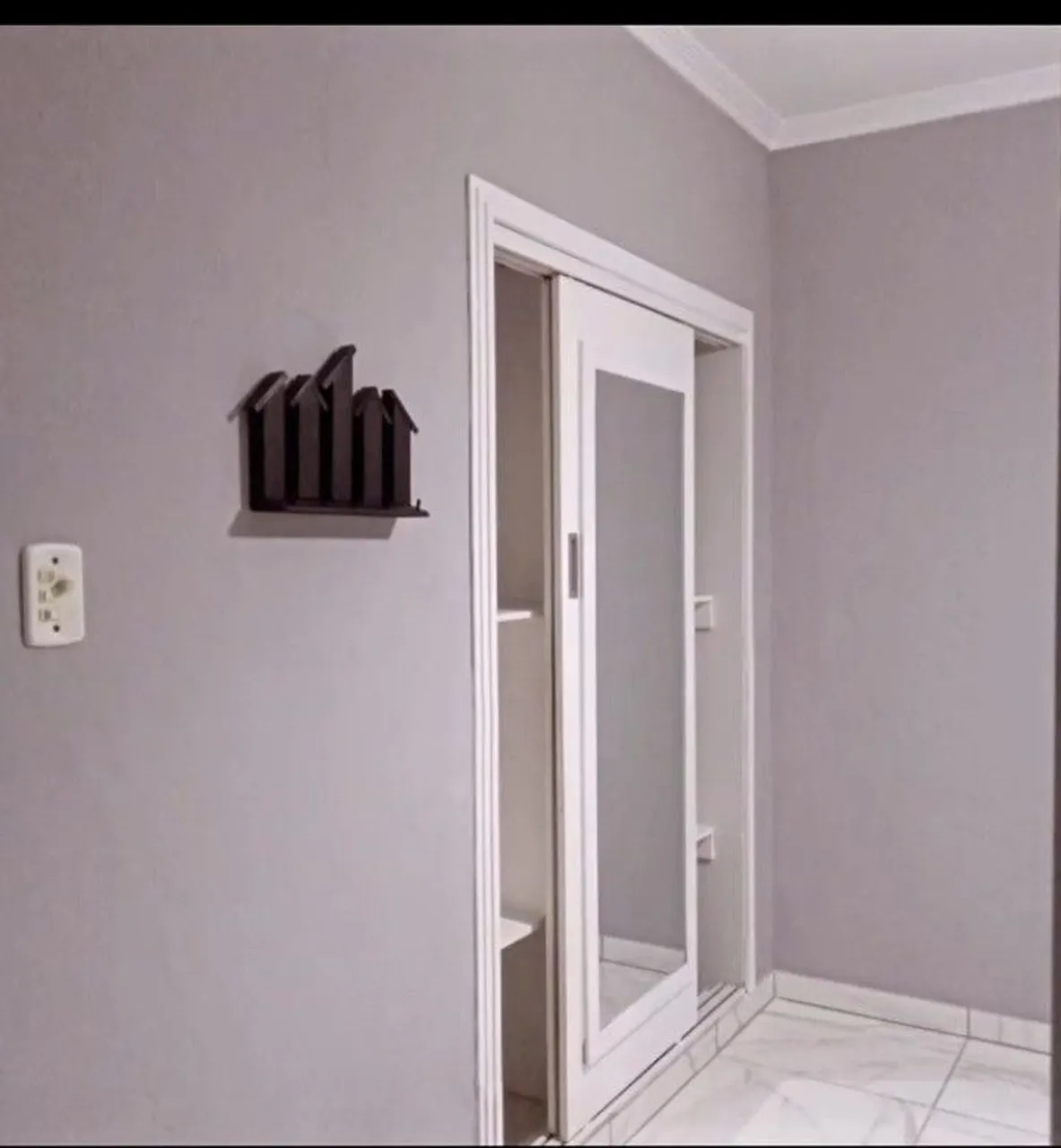 Apartamento com cozinha integrada e sala em plano aberto — photo 14