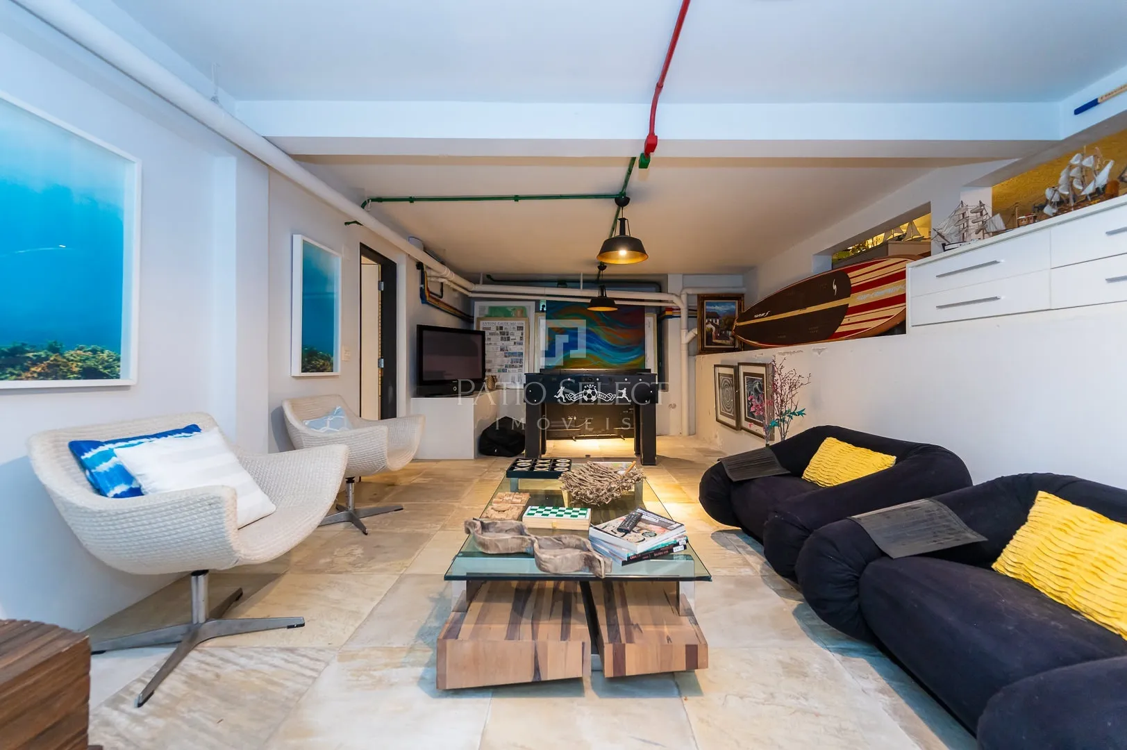 Floor-to-ceiling windows in a 6-bedroom house, 763 m² — photo 53