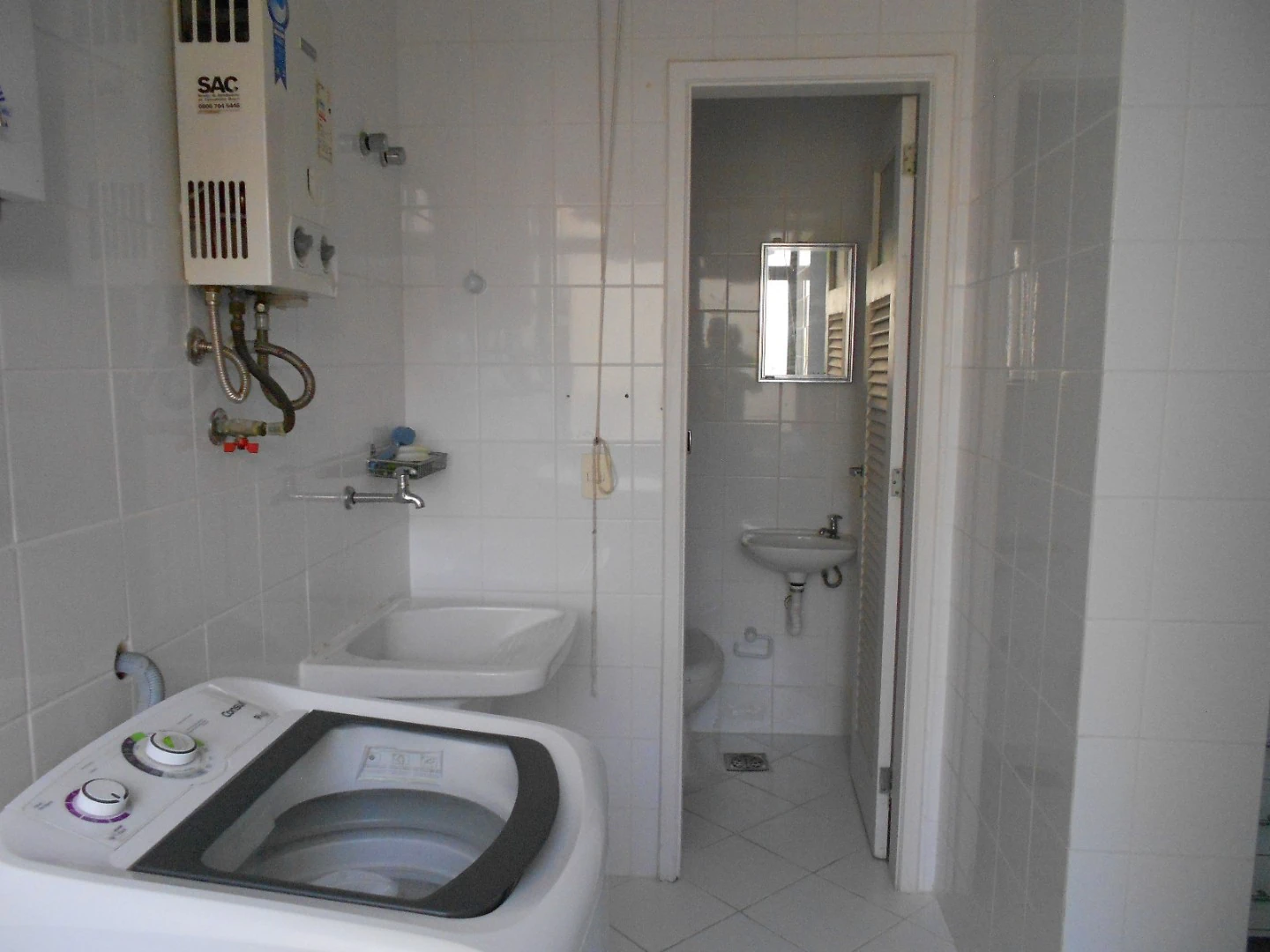 Furnished 3-bedroom apartment with balcony — photo 3
