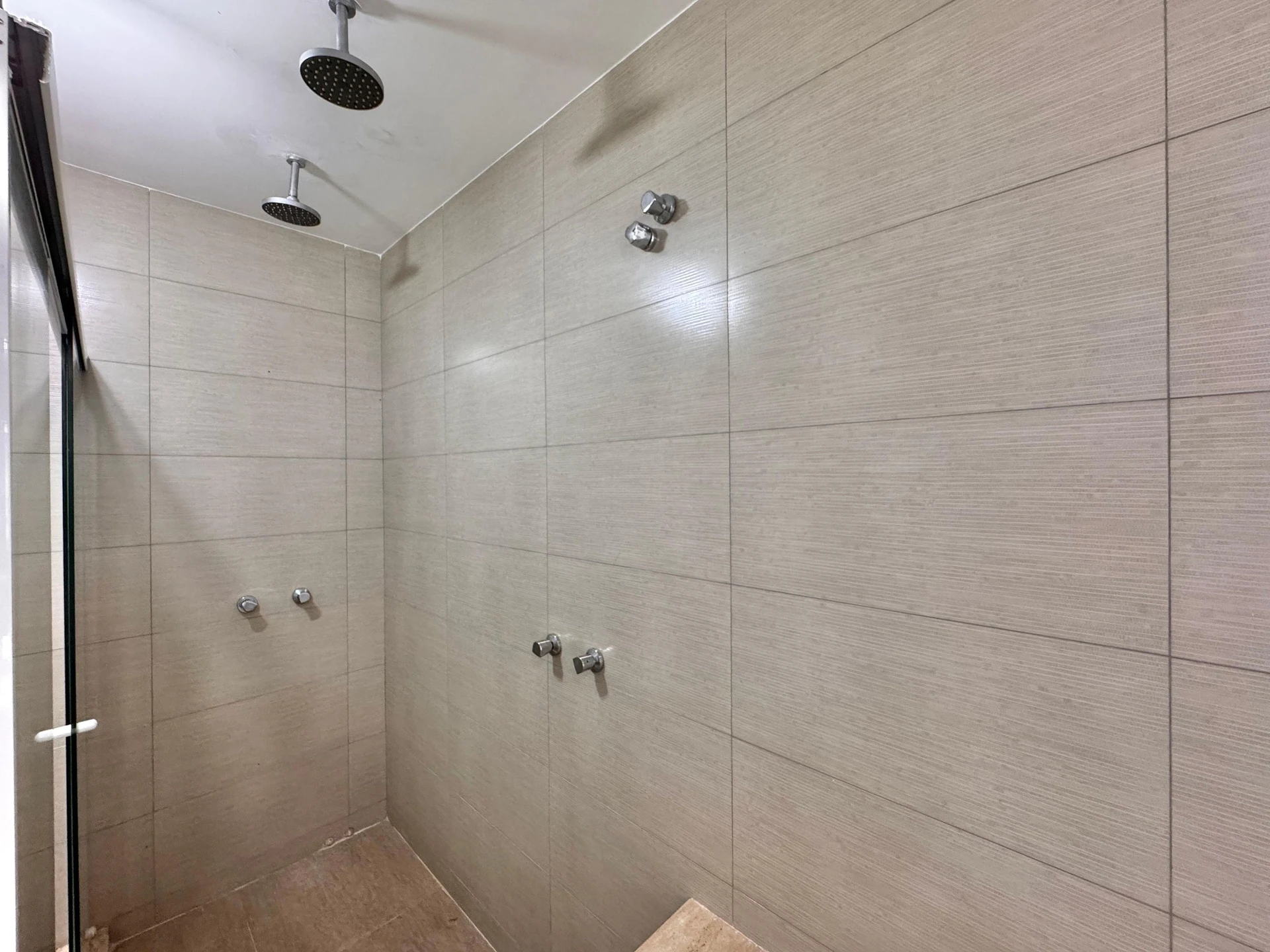 4-bedroom apartment with balcony and private BBQ grill — photo 35