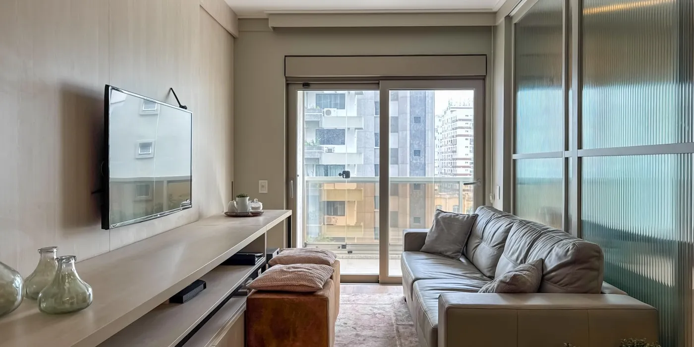 Furnished apartment, 57 m², with a glass-enclosed balcony — photo 10