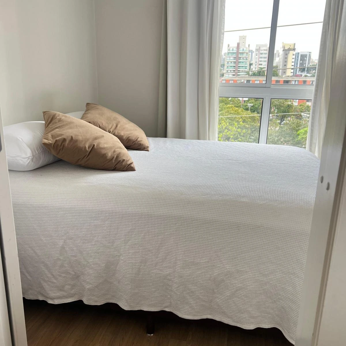 One-bedroom apartment with a park view in Curitiba — photo 4