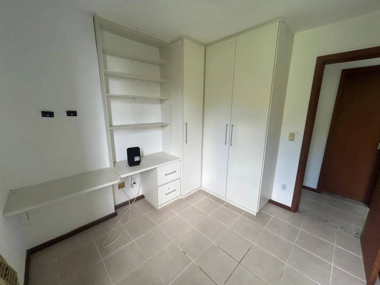 Apartamento de 3 quartos com piso de cerâmica e 2 banheiros — photo 15