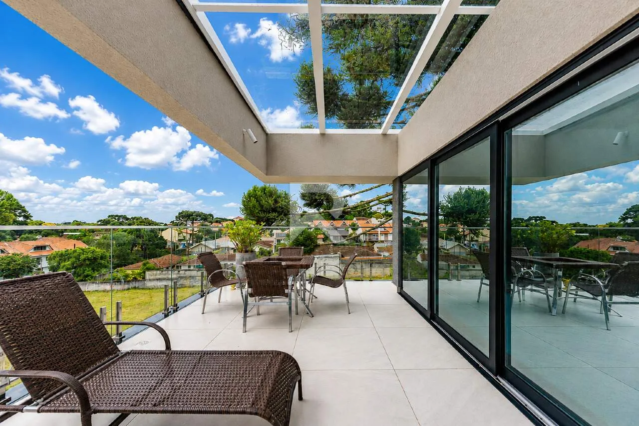 Furnished 635 m² house with 4 en-suite bedrooms and parking — photo 3