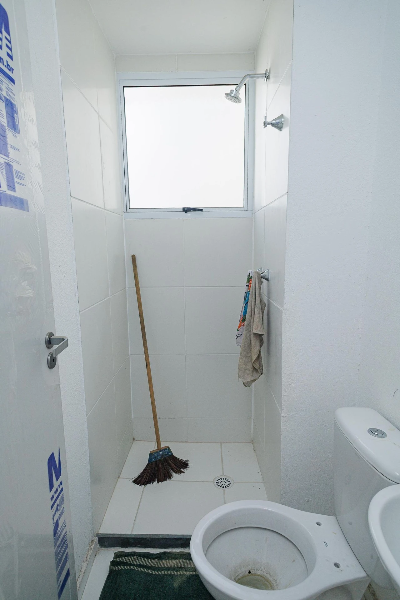 Unfurnished apartment with 2 bedrooms and 1 bathroom