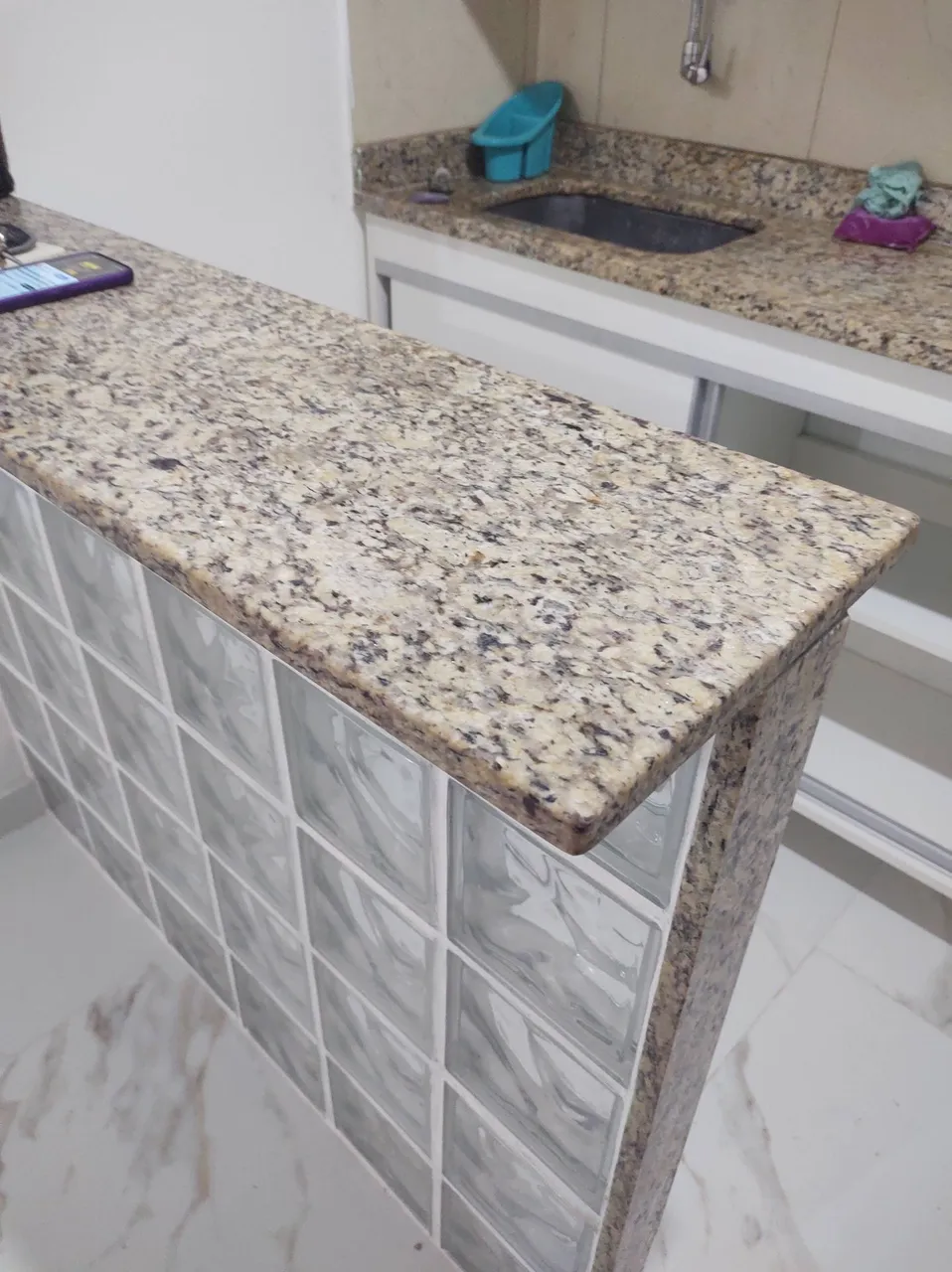 Kitnet com sala e quarto separados, sem vaga